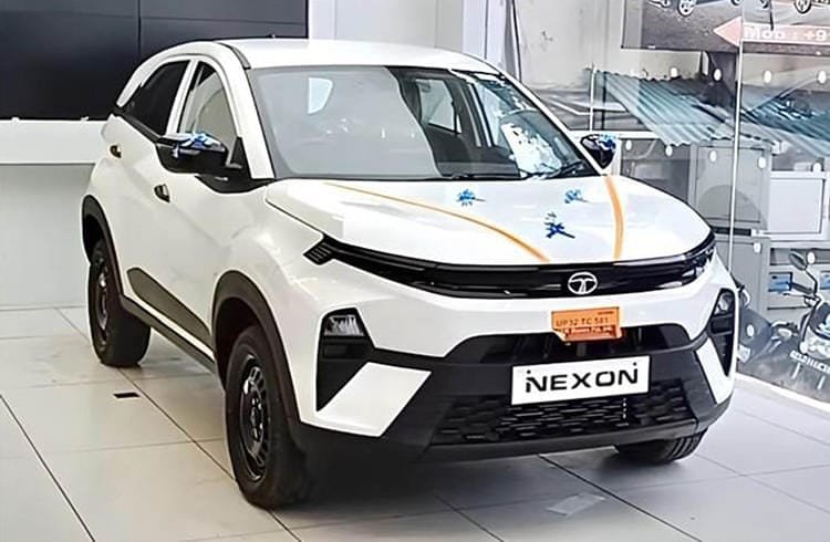 Tata Nexon Launched 2025 – Turbo Petrol Engine, 37KMPL Mileage & Advanced Safety Tech at Just ₹10,000 EMI Monthly!